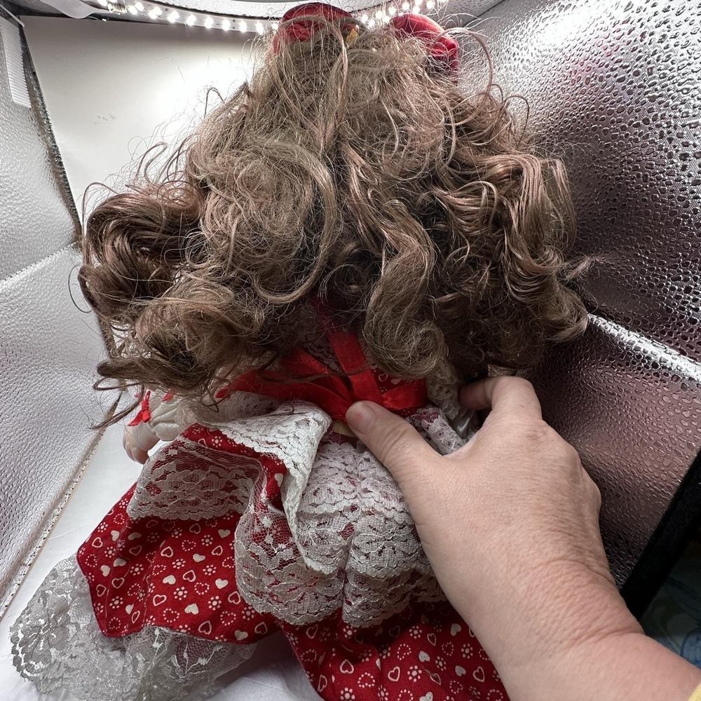 Vtg Precious Moments Doll In Red And White Dress W/ Hearts. Locket Necklace 1991 - Picture 9 of 10
